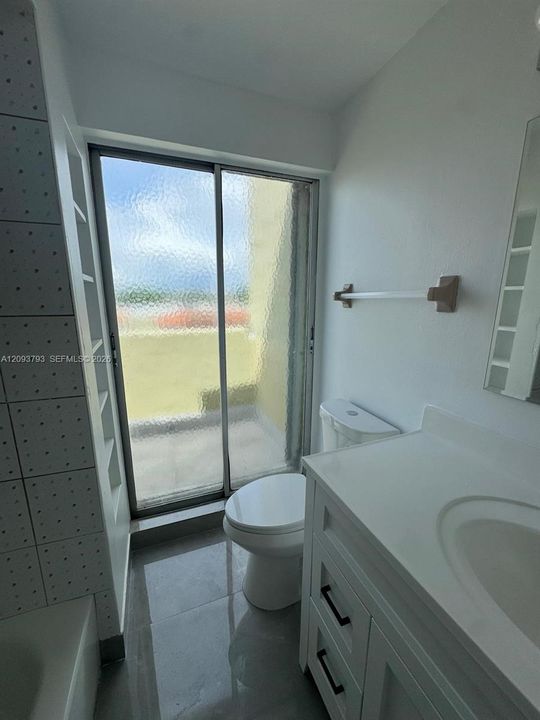 For Rent: $2,200 (2 beds, 1 baths, 948 Square Feet)