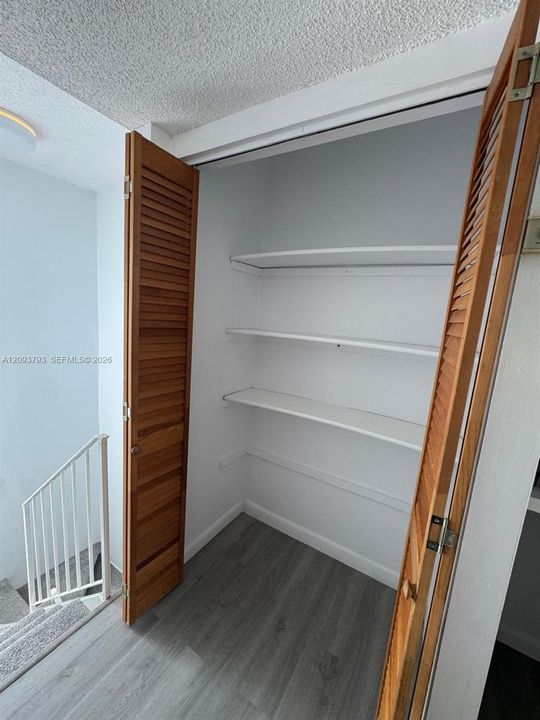 For Rent: $2,200 (2 beds, 1 baths, 948 Square Feet)