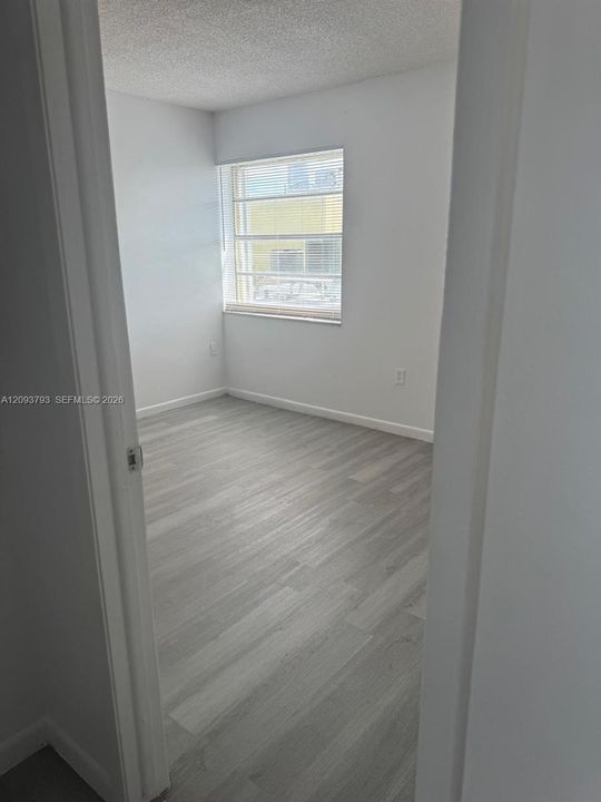 For Rent: $2,200 (2 beds, 1 baths, 948 Square Feet)