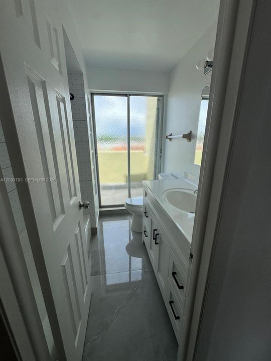 For Rent: $2,200 (2 beds, 1 baths, 948 Square Feet)