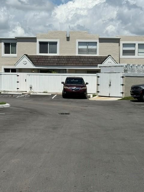 BUILDING 4590