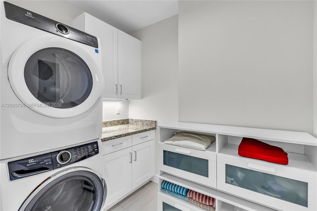 For Rent: $8,500 (3 beds, 3 baths, 2185 Square Feet)