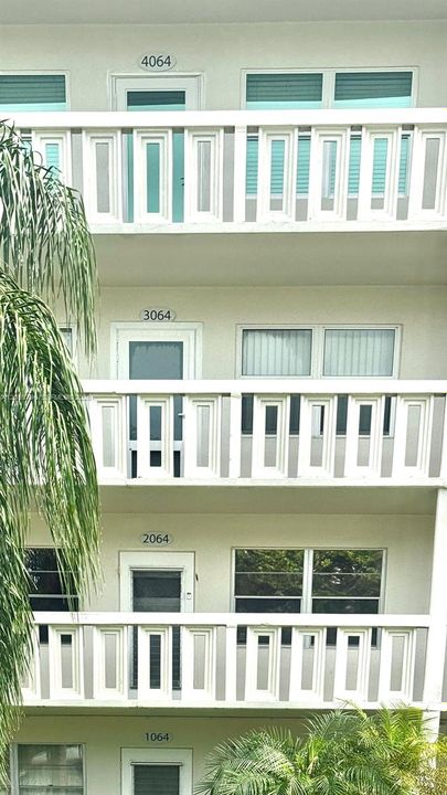 For Sale: $285,000 (2 beds, 2 baths, 1000 Square Feet)