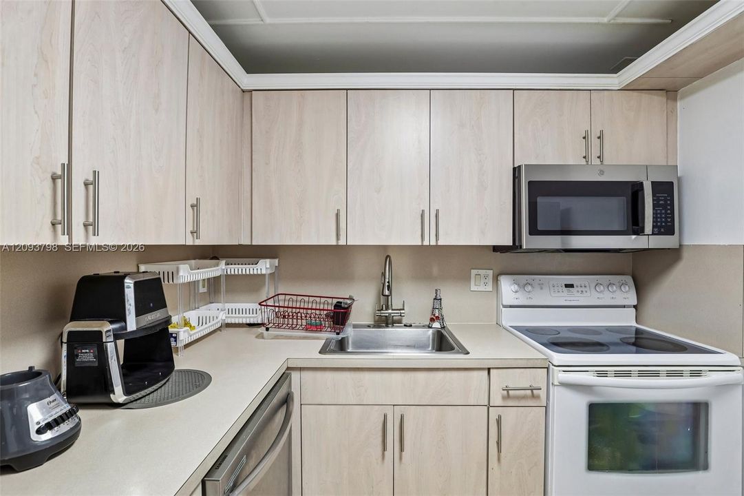 На продажу: $205,000 (1 спален, 1 ванн, 712 Квадратных фут)