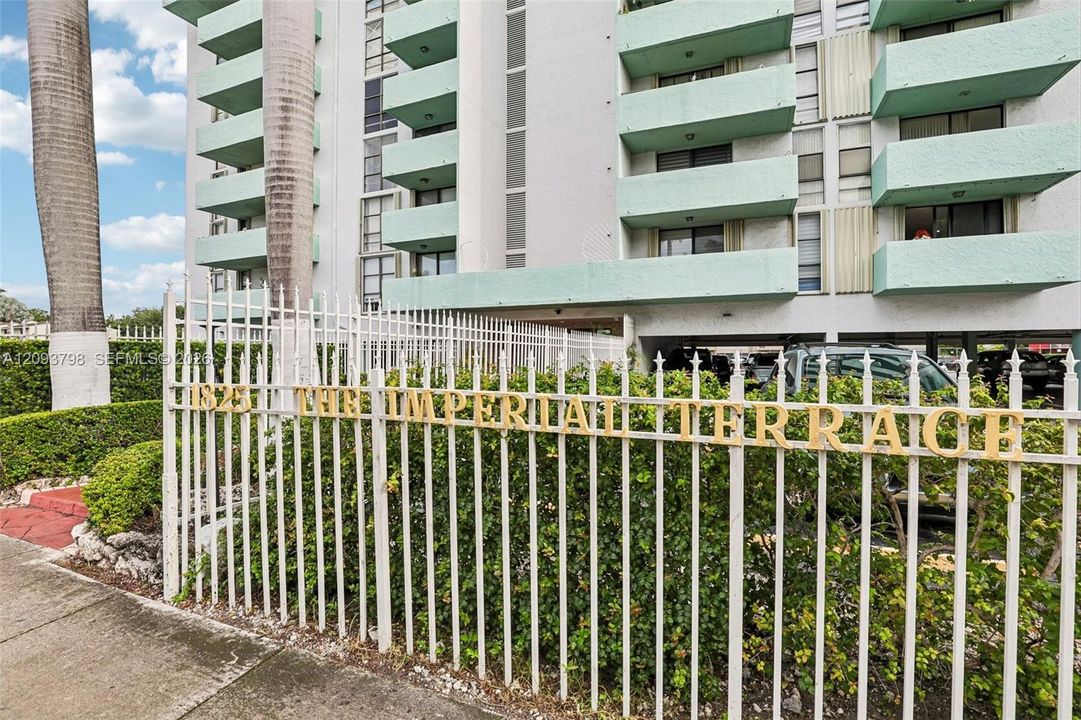 На продажу: $205,000 (1 спален, 1 ванн, 712 Квадратных фут)