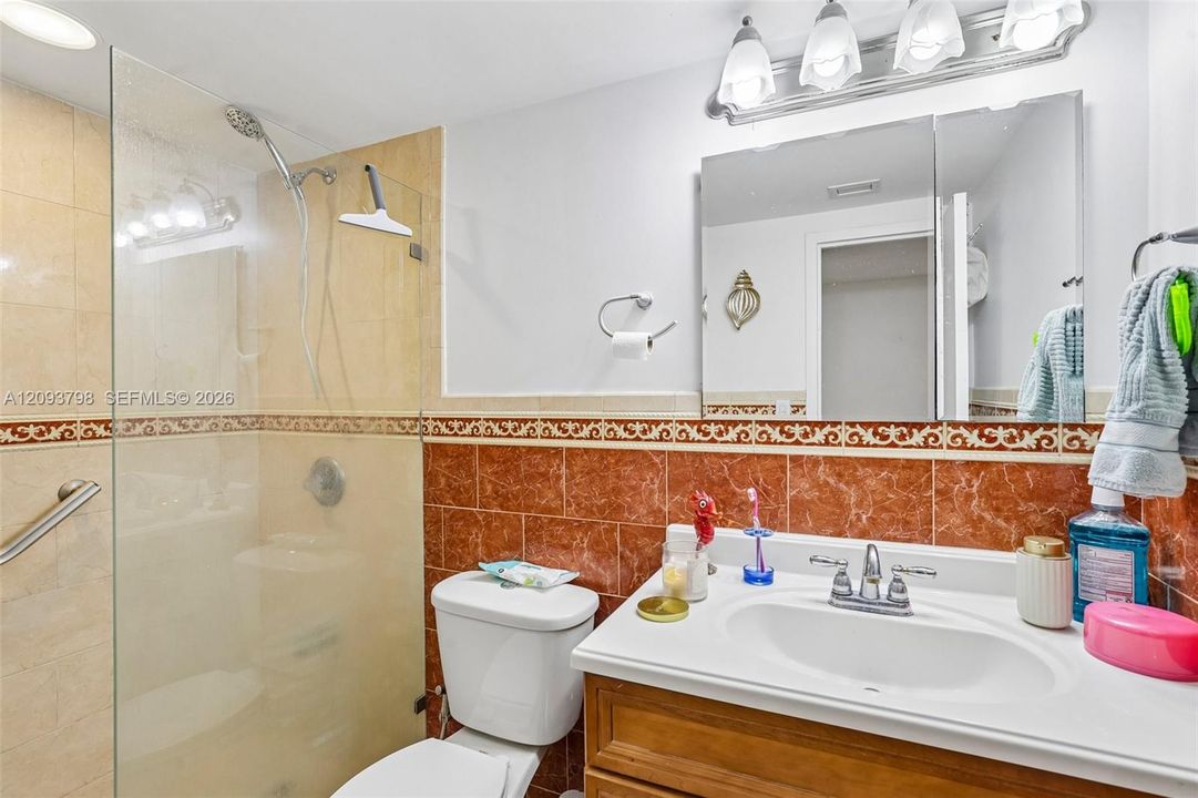 На продажу: $205,000 (1 спален, 1 ванн, 712 Квадратных фут)