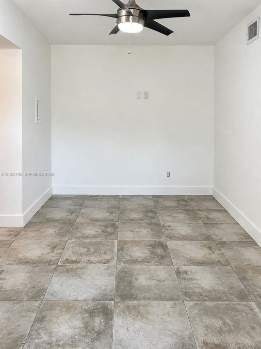 For Rent: $2,000 (1 beds, 1 baths, 1689 Square Feet)