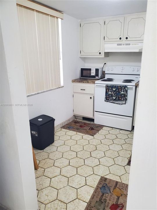 For Rent: $1,400 (1 beds, 1 baths, 705 Square Feet)