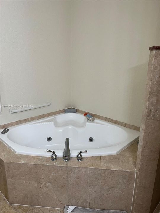 En Venta: $244,000 (2 camas, 2 baños, 1424 Pies cuadrados)
