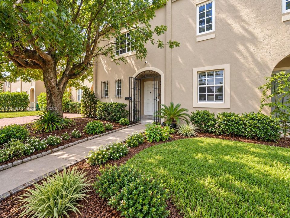 For Sale: $375,000 (2 beds, 1 baths, 1116 Square Feet)