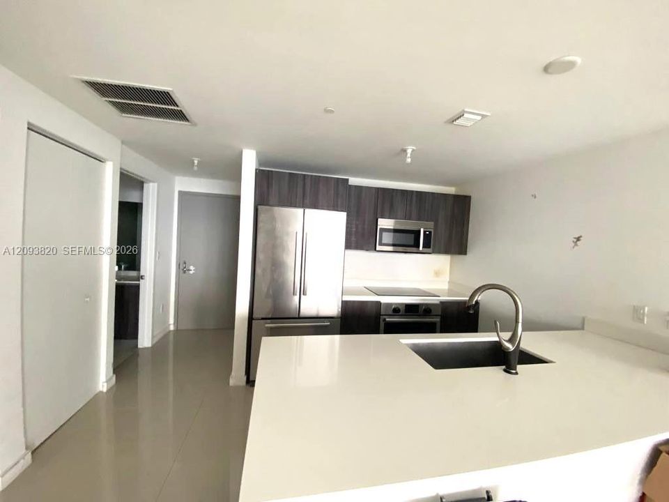 В аренду: $6,000 (1 спален, 1 ванн, 1228 Квадратных фут)