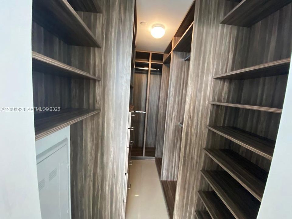 В аренду: $6,000 (1 спален, 1 ванн, 1228 Квадратных фут)