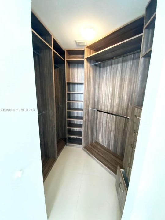 В аренду: $6,000 (1 спален, 1 ванн, 1228 Квадратных фут)