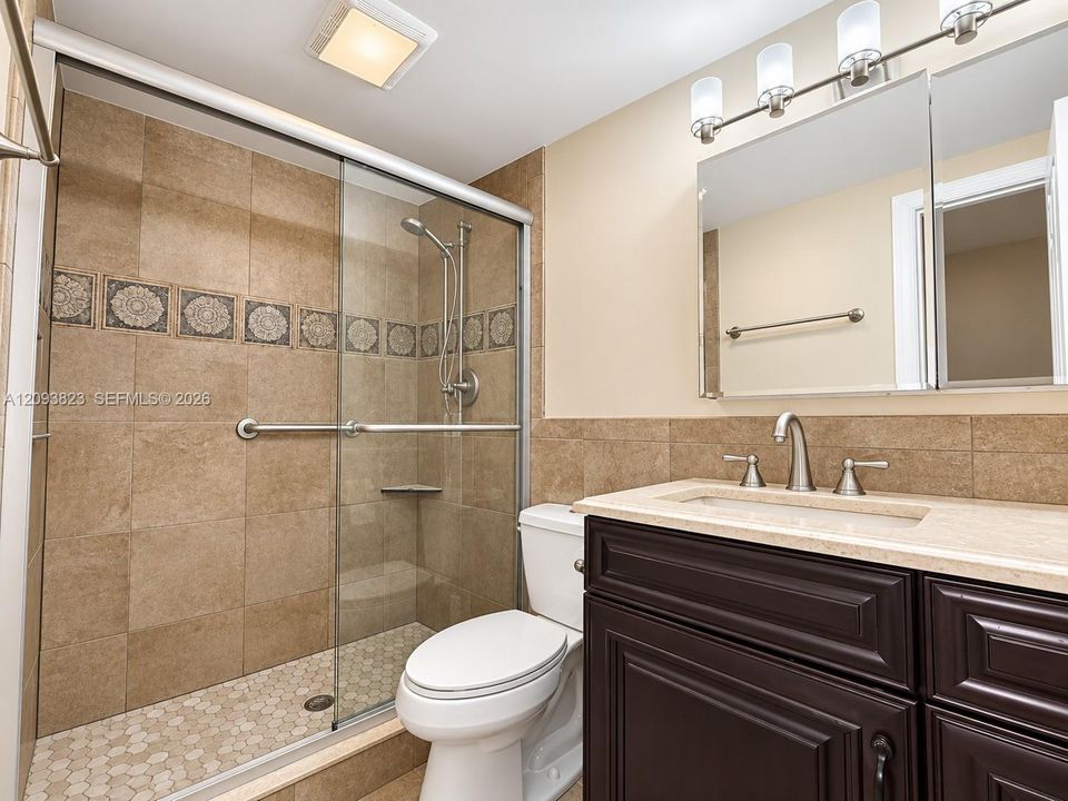 For Rent: $2,500 (2 beds, 2 baths, 920 Square Feet)
