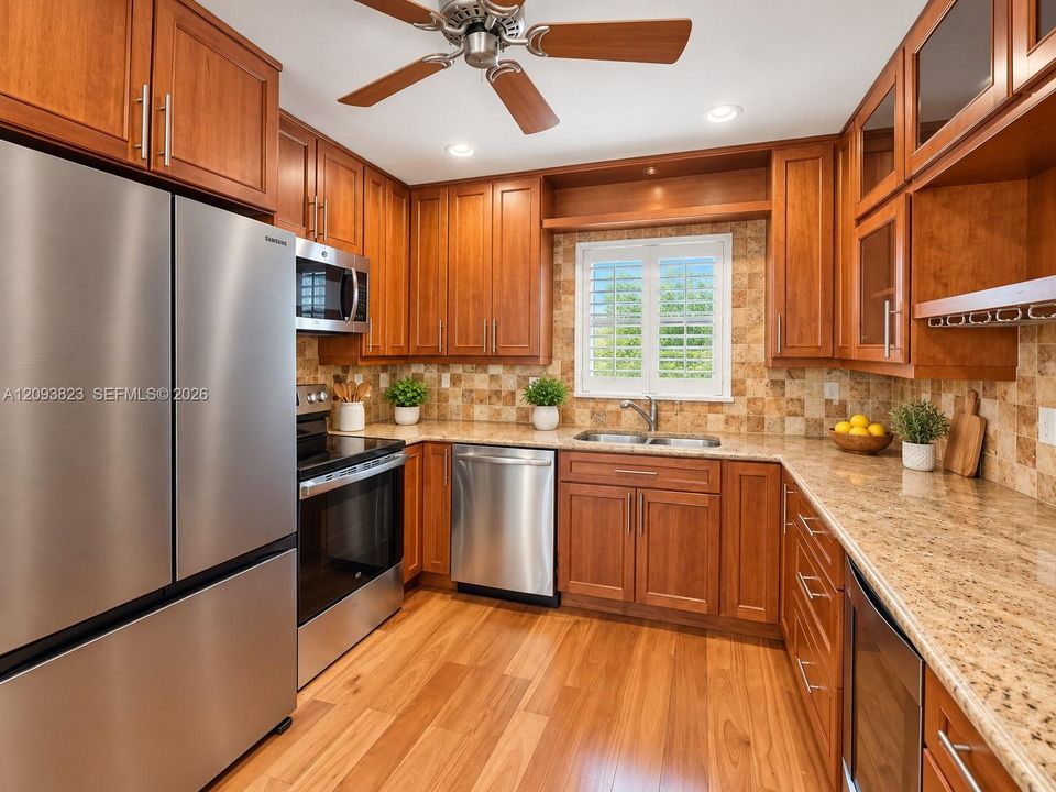 For Rent: $2,500 (2 beds, 2 baths, 920 Square Feet)