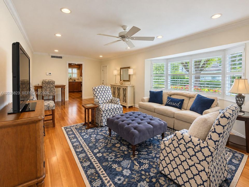 For Rent: $2,500 (2 beds, 2 baths, 920 Square Feet)