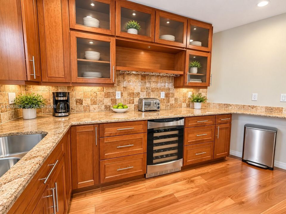 For Rent: $2,500 (2 beds, 2 baths, 920 Square Feet)