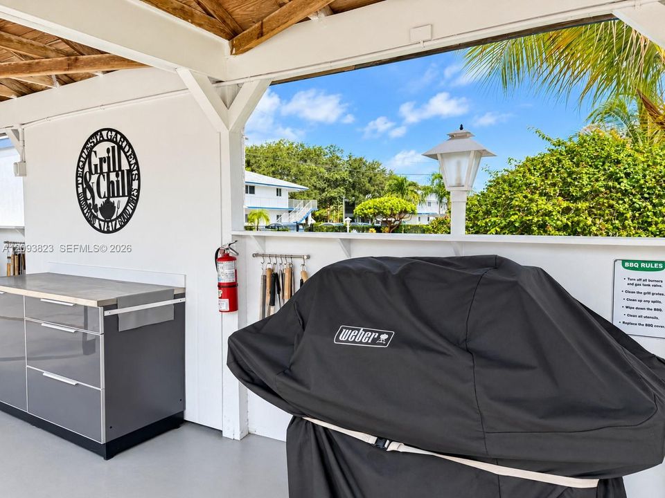 For Rent: $2,500 (2 beds, 2 baths, 920 Square Feet)