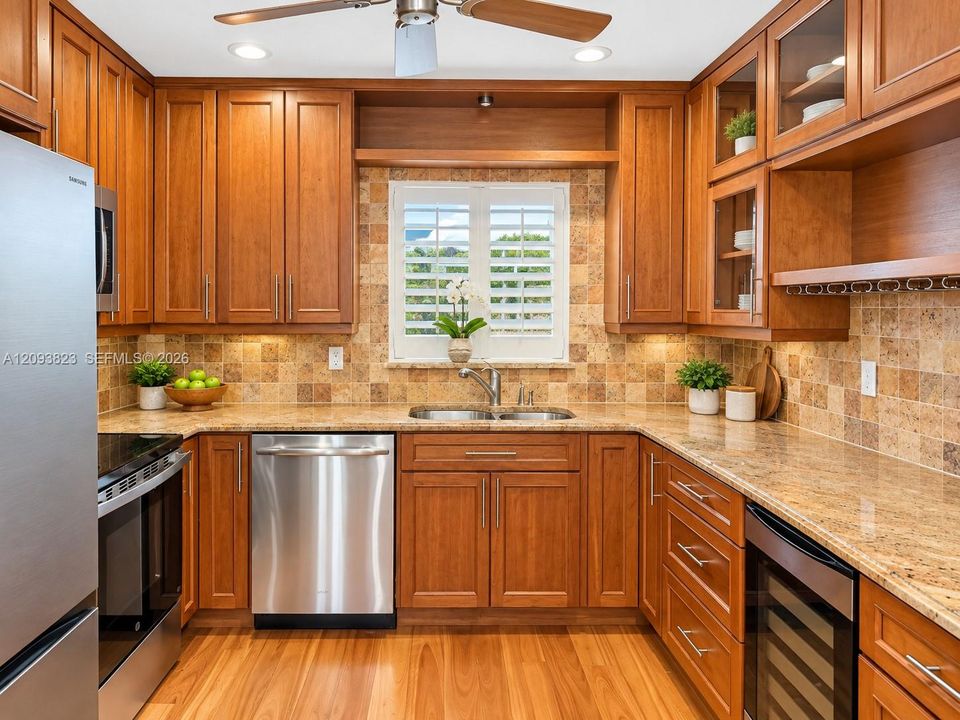 For Rent: $2,500 (2 beds, 2 baths, 920 Square Feet)
