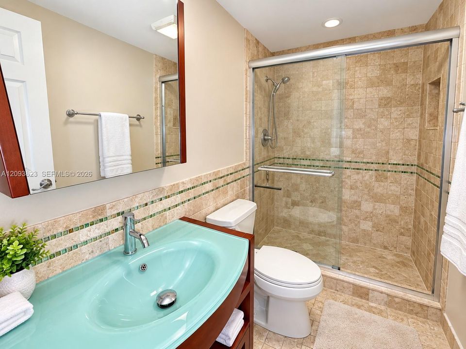 For Rent: $2,500 (2 beds, 2 baths, 920 Square Feet)