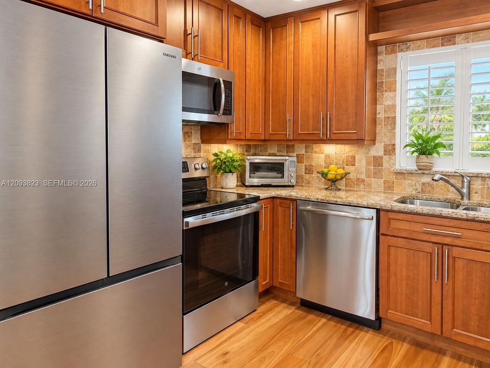 For Rent: $2,500 (2 beds, 2 baths, 920 Square Feet)