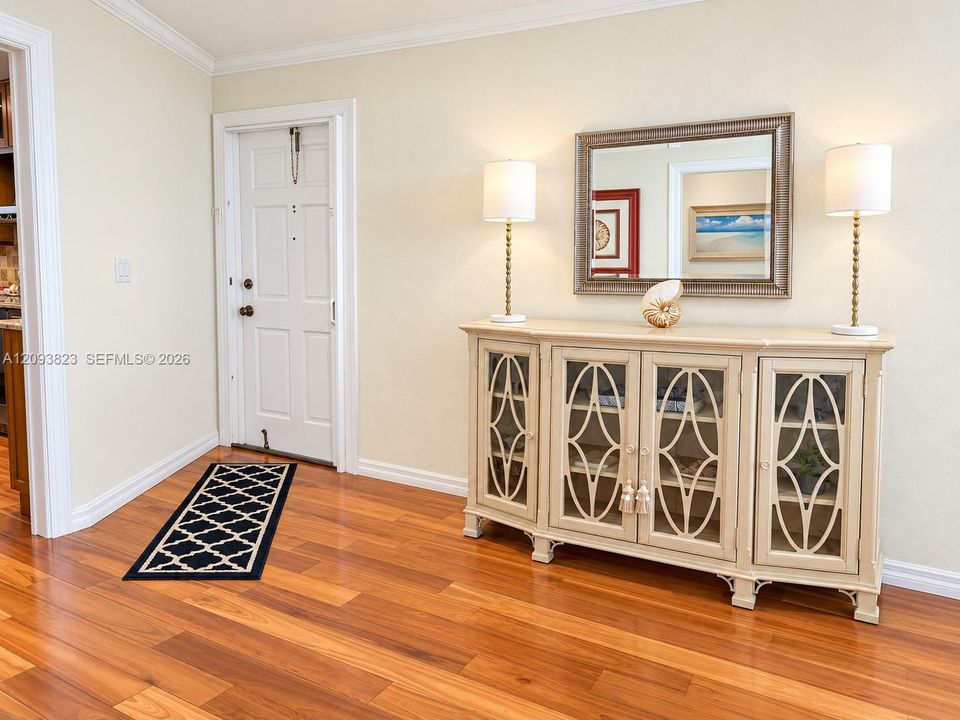 For Rent: $2,500 (2 beds, 2 baths, 920 Square Feet)