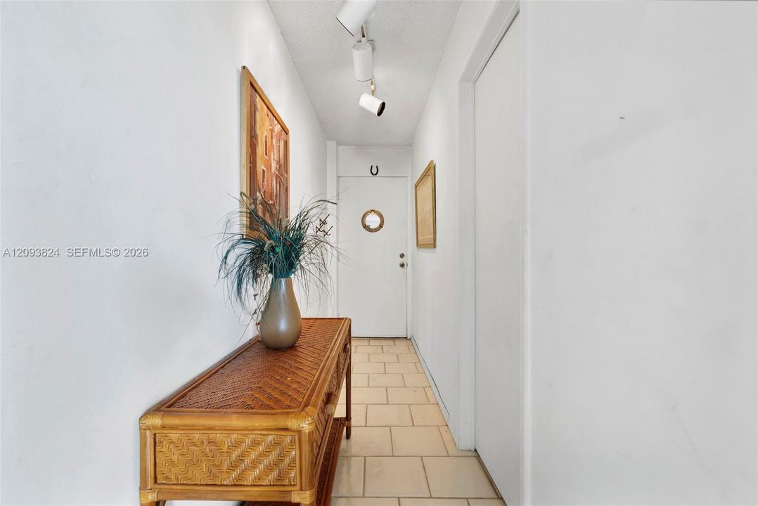 En Venta: $270,000 (1 camas, 1 baños, 724 Pies cuadrados)