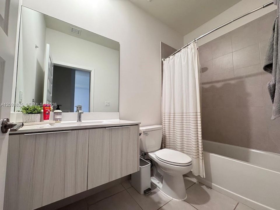 В аренду: $3,300 (3 спален, 2 ванн, 1236 Квадратных фут)