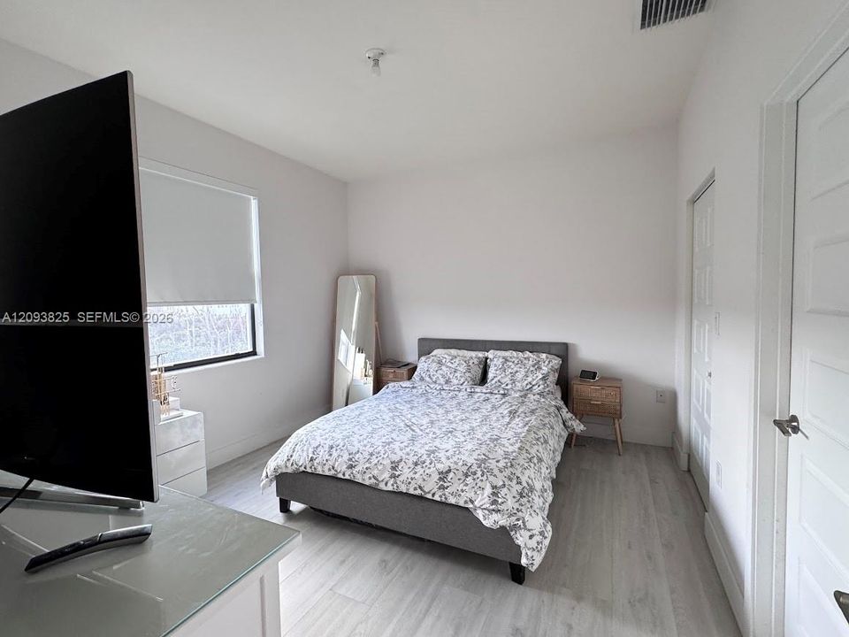 В аренду: $3,300 (3 спален, 2 ванн, 1236 Квадратных фут)