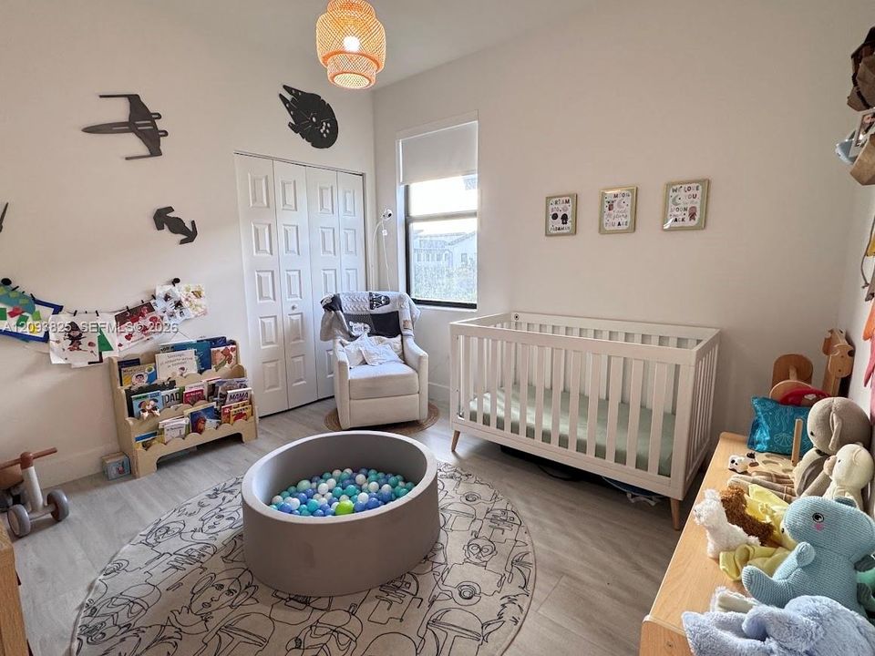 В аренду: $3,300 (3 спален, 2 ванн, 1236 Квадратных фут)
