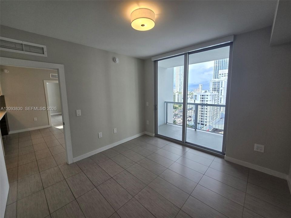 Recently Rented: $3,475 (2 beds, 2 baths, 949 Square Feet)