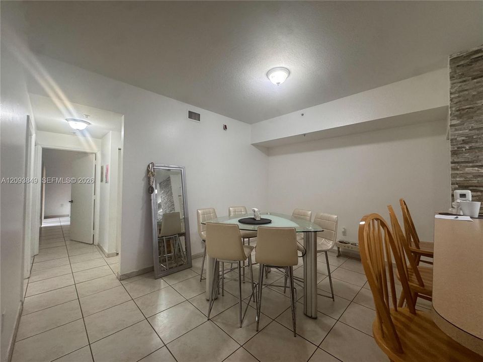 For Rent: $2,695 (3 beds, 2 baths, 1109 Square Feet)
