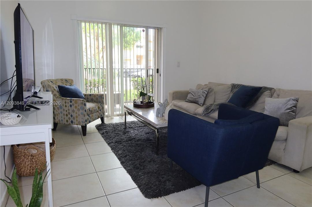 For Rent: $2,695 (3 beds, 2 baths, 1109 Square Feet)