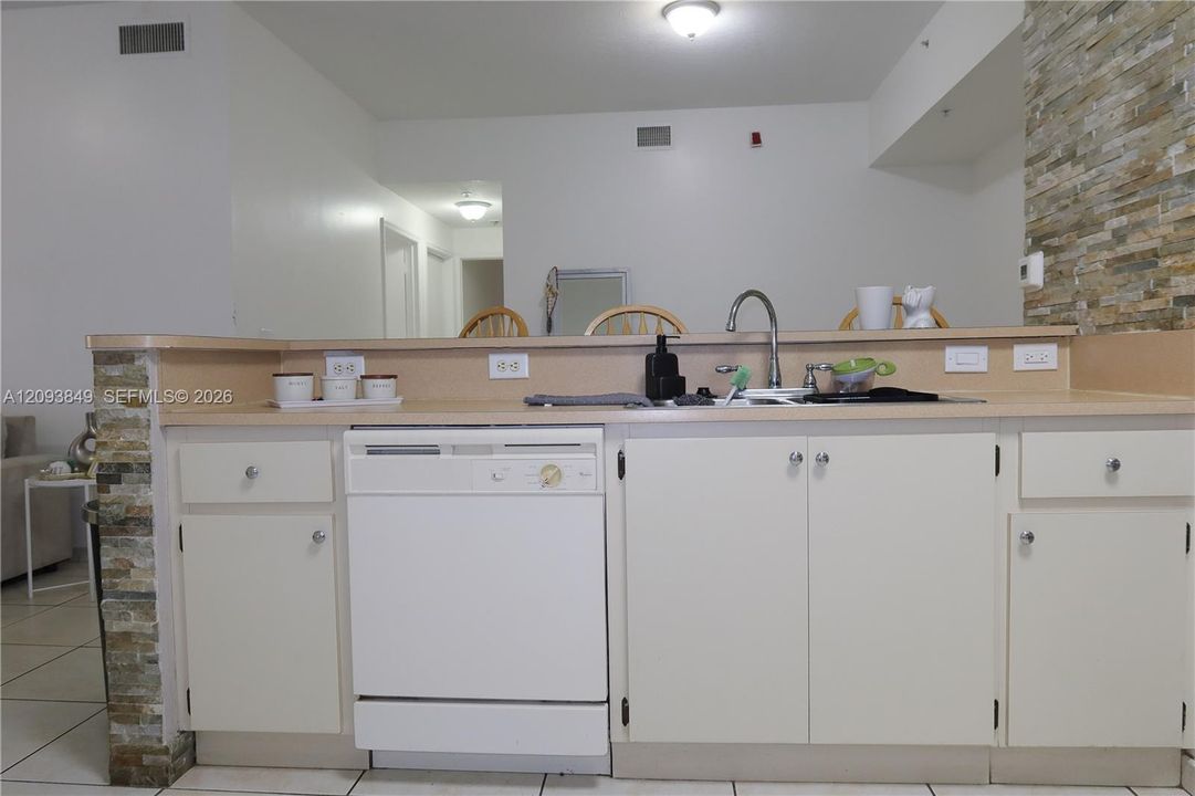 For Rent: $2,695 (3 beds, 2 baths, 1109 Square Feet)