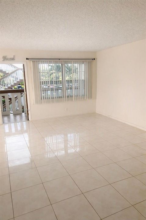 For Sale: $120,000 (2 beds, 1 baths, 840 Square Feet)