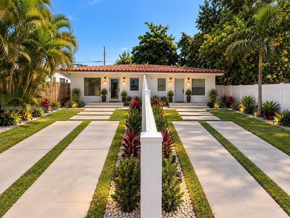 VIRTUAL STAGED, FRONT OF THE PROPERTY
