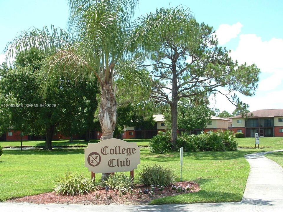 For Rent: $1,250 (2 beds, 2 baths, 864 Square Feet)