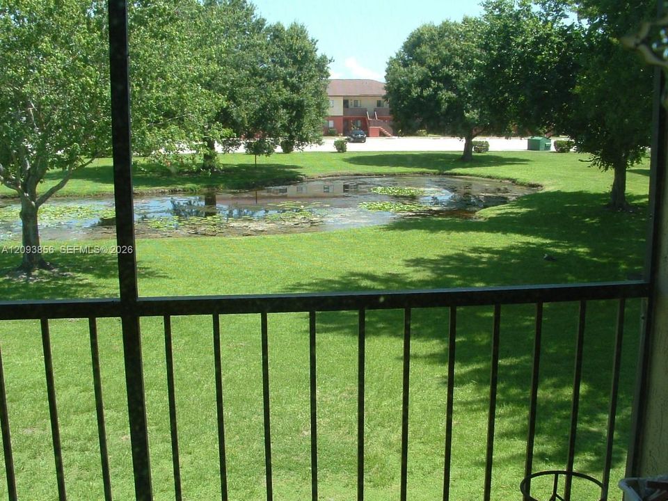 For Rent: $1,250 (2 beds, 2 baths, 864 Square Feet)