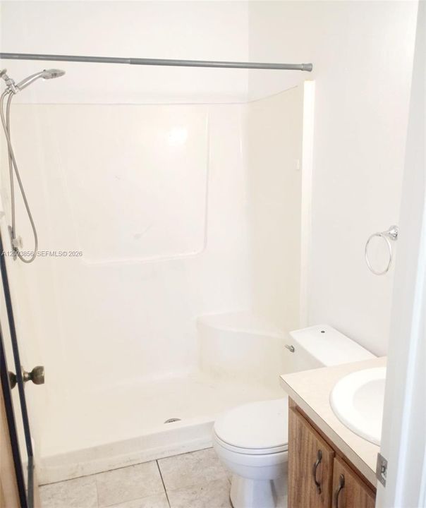 For Rent: $1,250 (2 beds, 2 baths, 864 Square Feet)