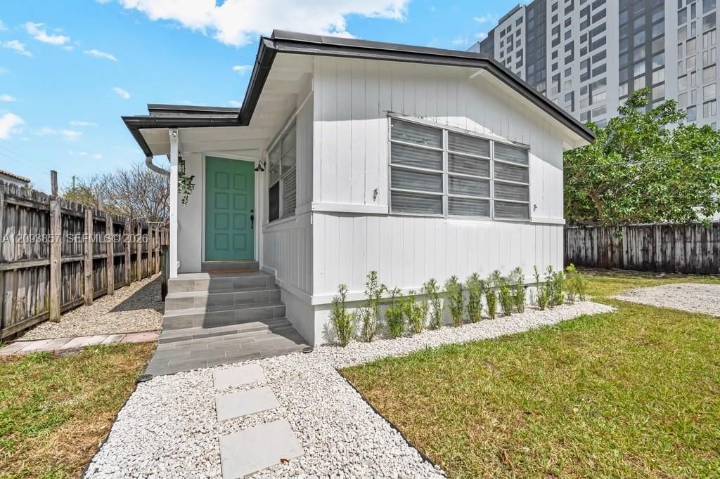 For Rent: $3,100 (3 beds, 1 baths, 0 Square Feet)