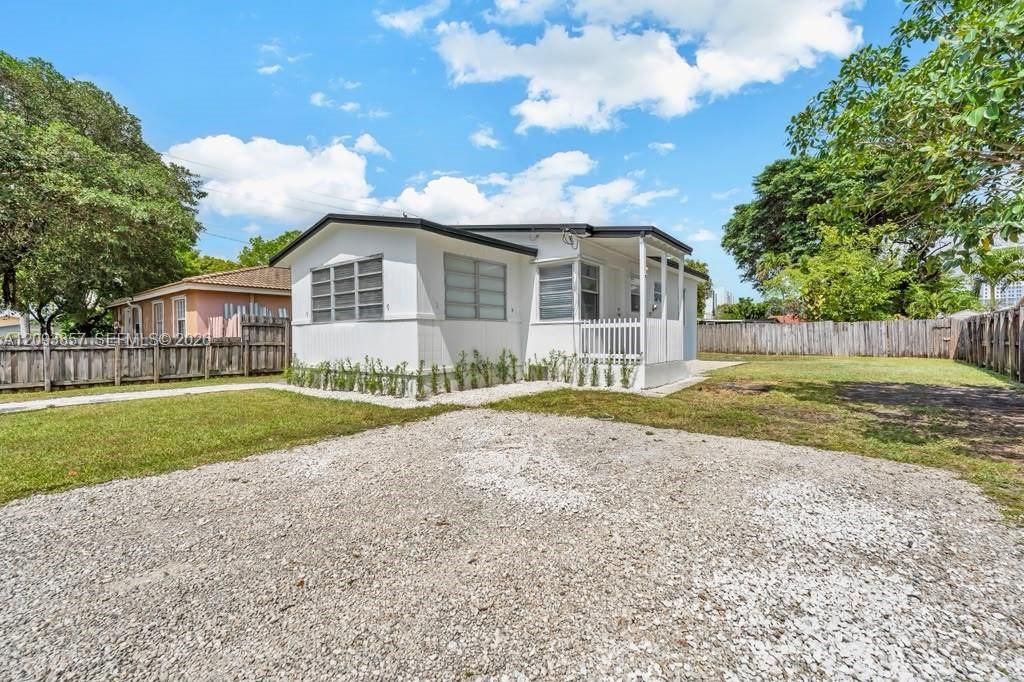 For Rent: $3,100 (3 beds, 1 baths, 0 Square Feet)