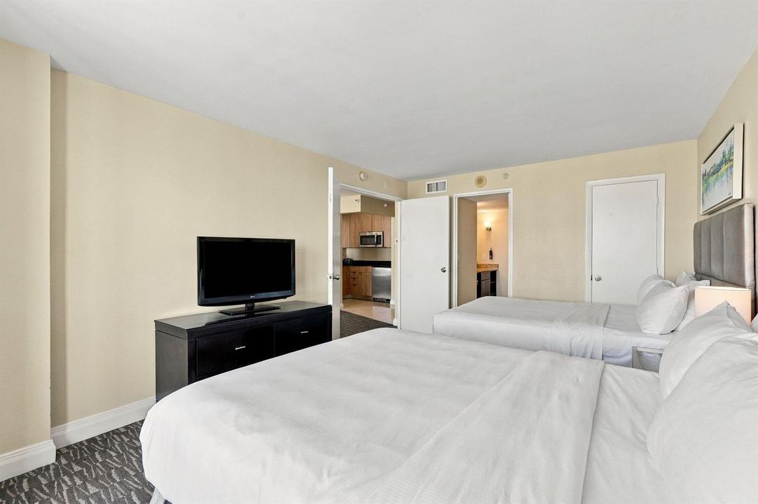5-web-or-mls-2670_E_Sunrise_Blvd_Unit_11