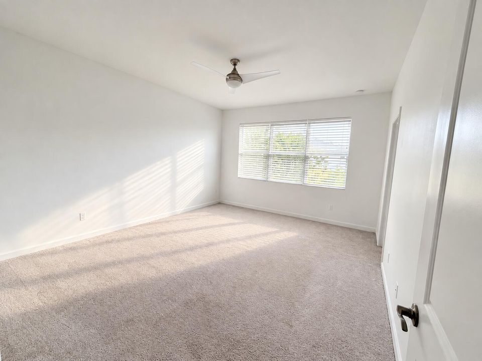 1.MasterBedroom