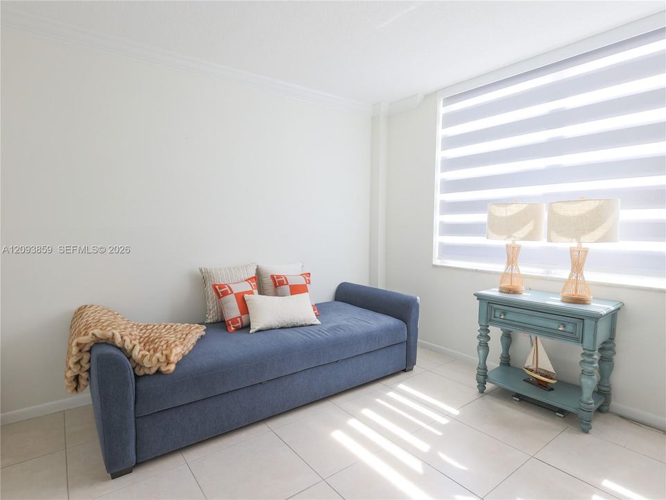 For Sale: $689,000 (2 beds, 2 baths, 1093 Square Feet)