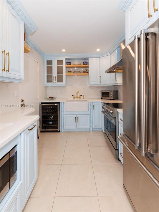 For Sale: $689,000 (2 beds, 2 baths, 1093 Square Feet)