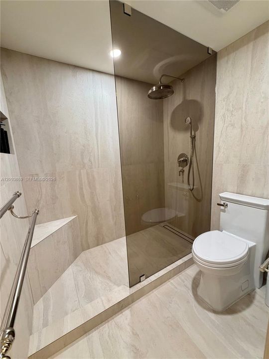 For Sale: $689,000 (2 beds, 2 baths, 1093 Square Feet)