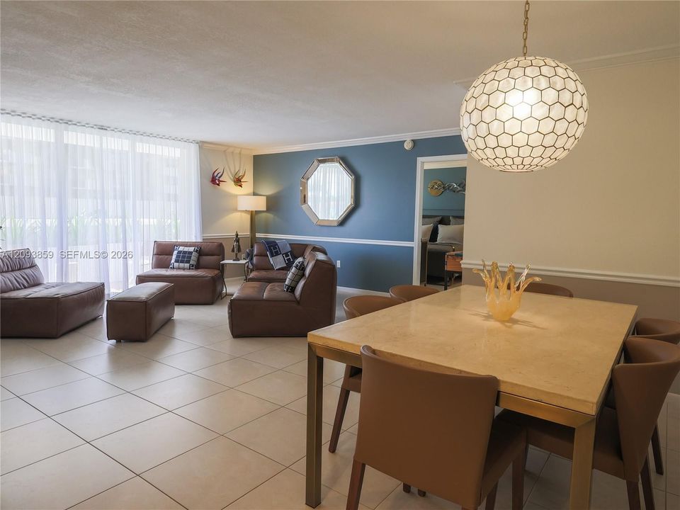 For Sale: $689,000 (2 beds, 2 baths, 1093 Square Feet)