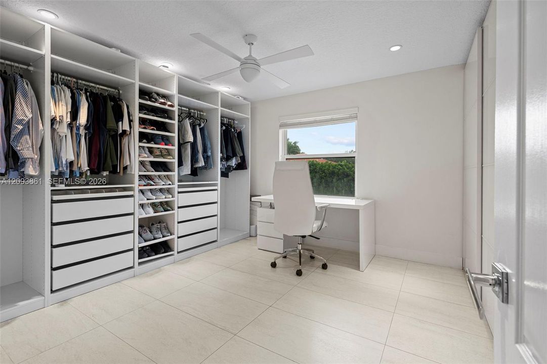 CLOSET