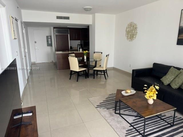 For Rent: $4,300 (2 beds, 1 baths, 953 Square Feet)