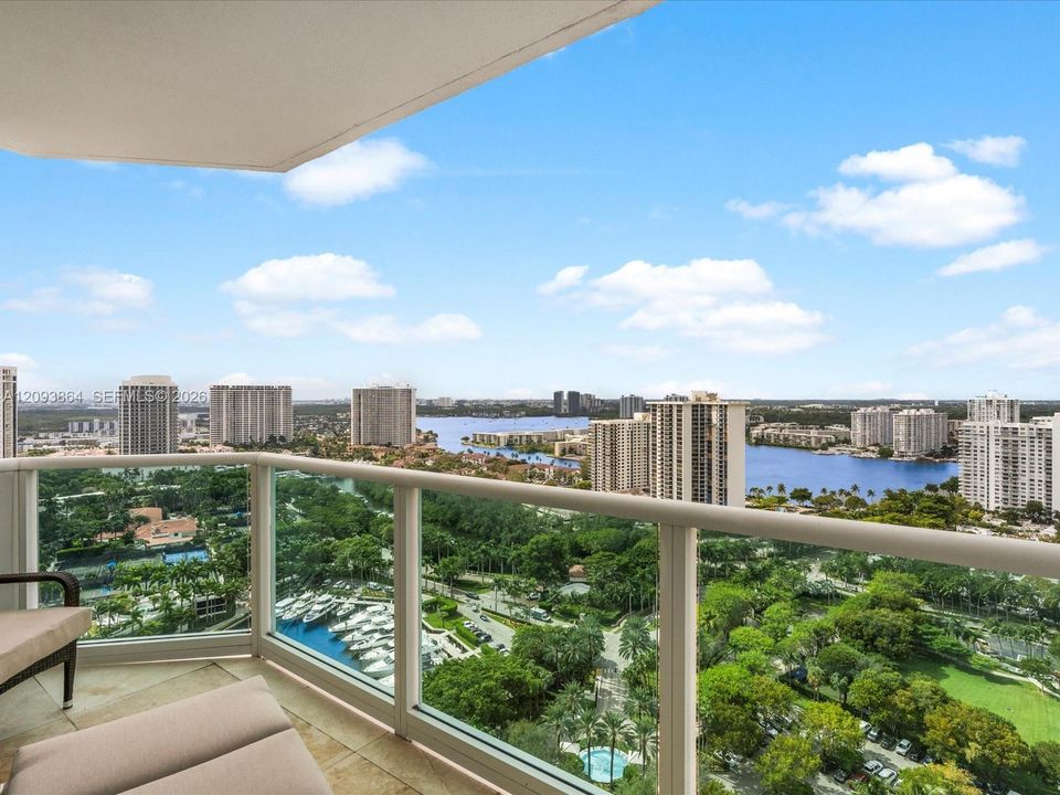 For Sale: $2,150,000 (4 beds, 4 baths, 3530 Square Feet)